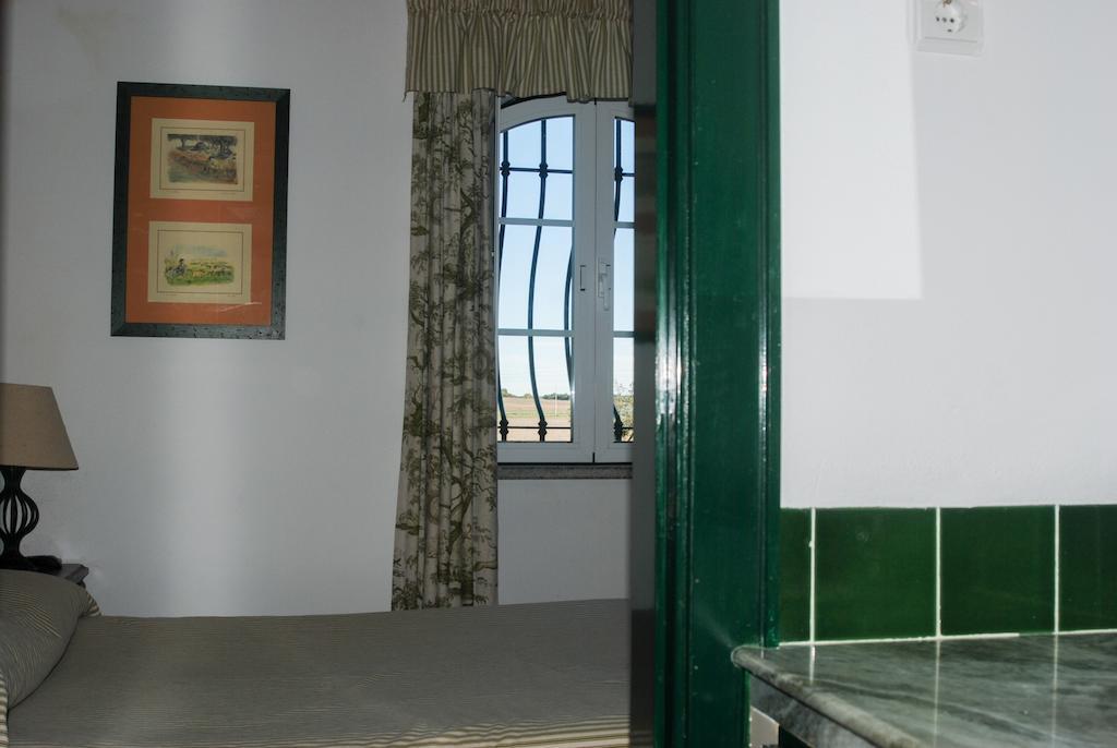 Herdade Da Samarra Hotel Viana do Alentejo Room photo